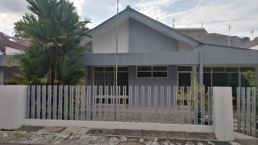 rumah buah batu bandung tampak depan